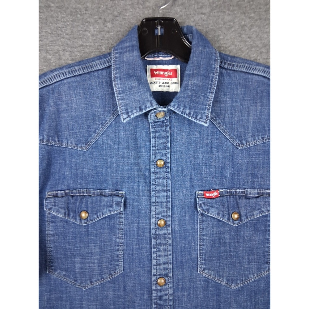 Wrangler Mens Shirt M Blue Denim Pearl Snap Coastal Cowboy Ranch Barn Rodeo Flaw